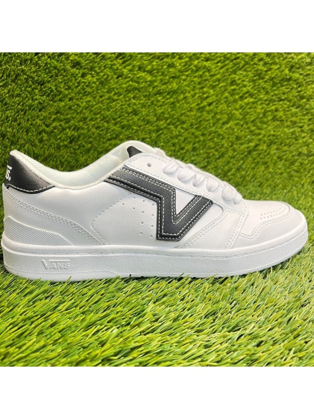Vans Lowland 2.0 Mens Size 8.5 Womens 10 White Black Athletic Shoes Sneakers